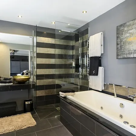 Sleeps 10 Pool Air Con Wifi Villa