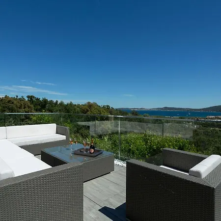 Sleeps 10 Pool Air Con Wifi * Grimaud