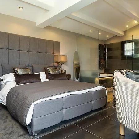 Sleeps 10 Pool Air Con Wifi Vila